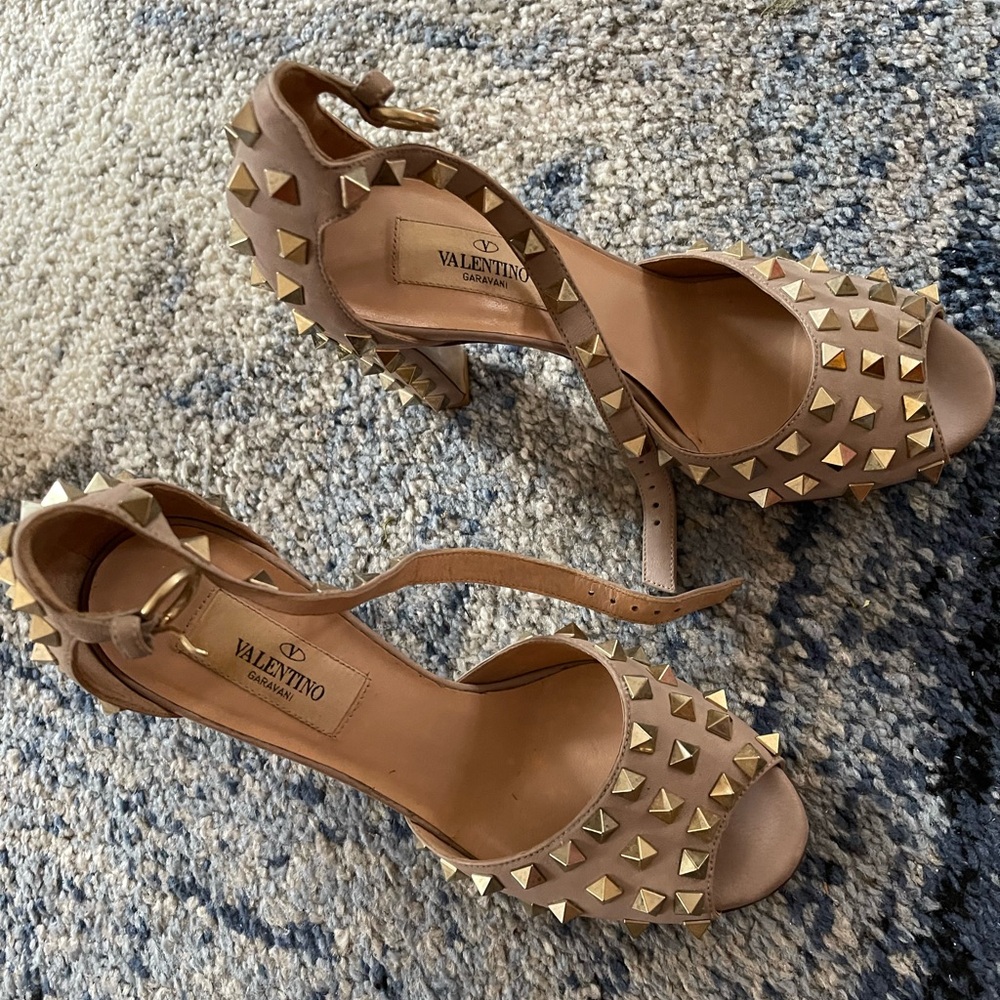 Valentino Sandals, size 36, 100% authentic, bought at Neiman Marcus